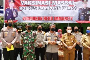 Wakapolda Lampung Hadiri Vaksinasi Massal di MIN 3 Kotabumi Lampung Utara