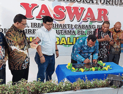 Direktur Utama PD Irian Bhakti Resmikan Apotik Yaswar di Biak