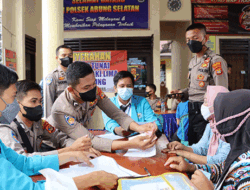 Polres Lampung Utara Salurkan Bantuan Tunai dari Pemerintah Kepada Pedagang