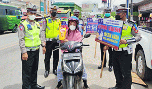Hadiah Untuk Pengendara Pada Operasi Keselamatan Krakatau 2022 Satlantas Polres Tulang Bawang