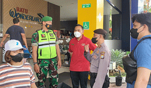 Tim Pamor Keris Polres Batu Gencar Terapkan Prokes di Pusat Perbelanjaan