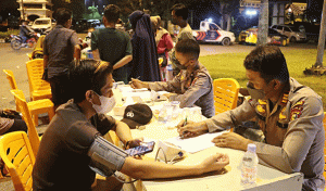 Gas Poll Vaksinasi Polres Pelalawan, Tim Layani Pengunjung di Taman Kreatif