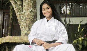 Vivian Tinggalkan Dunia Entertaiment Demi Pendidikan