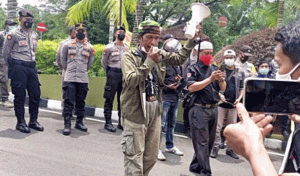 Aksi Damai Forkom Wartawan dan LSM Tangerang Desak Proses Hukum Kepala Desa Wanakerta