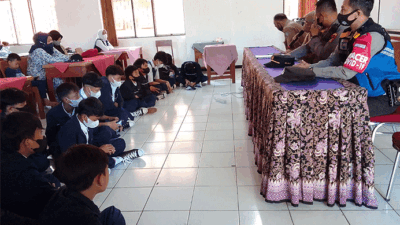 Antisipasi Tawuran, Polsek Citamiang Lakukan Pembinaan di SMPN 3 Kota Sukabumi