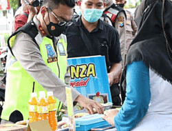 Berkah Ramadhan, Kapolres Nganjuk Borong Jajanan Kaki Lima