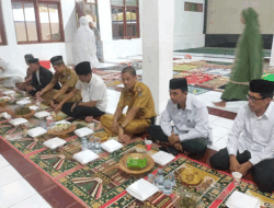 Camat Bontocani dan Jajaran Buka Bersama di Masjid Raya Desa Langi, Bone