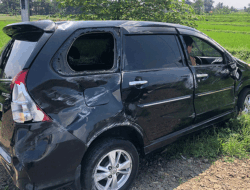 Diduga Mengantuk, Mobil Plat Merah Terguling di Jalan Lingkar Selatan, Kota Sukabumi