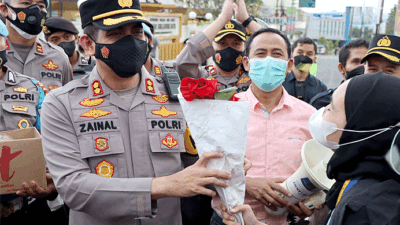 PC PMII Kota Sukabumi Gelar Aksi, Polisi Bagikan Takjil ke Puluhan Mahasiswa