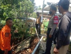 Bencana Tanah Longsor, Bhabinkamtibmas Polsek Kadudampit Tinjau Lokasi Terdampak