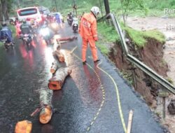 Jalur Malang-Kediri Alami Longsor, Lalu Lintas Diberlakukan Sistim Buka Tutup