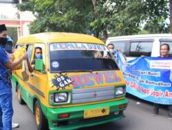 Berbagi Berkah Ramadan, PWI Sidoarjo Bagikan Sembako ke Sopir Angkot