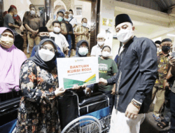 Wali Kota Surabaya Bersama BAZNAS Bagikan 150 Kursi Roda dan 10 ribu Paket Sembako