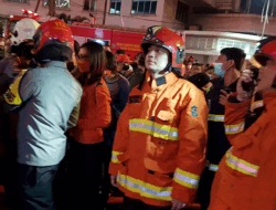 Wali Kota Surabaya : Diduga Kuat Kepulan Asap Tebal Berasal dari Lantai Empat dan Lima