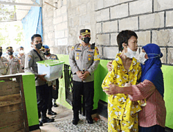 Kapolres Magetan Blusukan Salurkan Bansos ke Penyandang Disabilitas