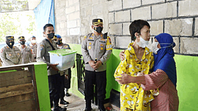 Kapolres Magetan Blusukan Salurkan Bansos ke Penyandang Disabilitas