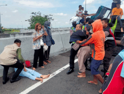 Kurang Kuasai Medan, Sebuah Mobil Pemudik Alami Laka Tunggal di Tol Pejagan