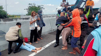 Kurang Kuasai Medan, Sebuah Mobil Pemudik Alami Laka Tunggal di Tol Pejagan