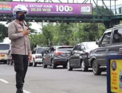 Turun Langsung Pantau Situasi, Kapolres Batu Pastikan Arus Lalu Lintas Lancar