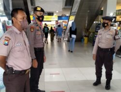 Polres Madiun Pantau Penerapan Prokes dan Aplikasi Peduli Lindungi di Pusat Perbelanjaan