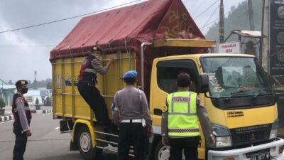 Antisipasi Penyebaran PMK, Personel Gabungan Cek Mobilitas Hewan Ternak di Perbatasan Jatim-Jateng