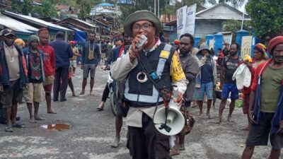 Satgasres Binmas Ops Damai Cartenz-2022 Sampaikan Pesan Kamtibmas di Pasar
