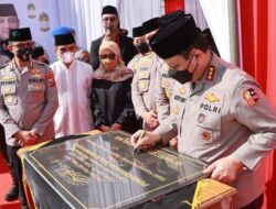 Wakapolri Komjen Pol Gatot Edy Letakan Batu Pertama Pembangunan Masjid di Kediri
