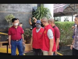 Kejari OKI Tahan Dua Tersangka Pengadaan Benih Bibit Karet Disbunnak