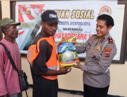 PKL dan Tukang Parkir Terima Bansos dari Polresta Jayapura Kota