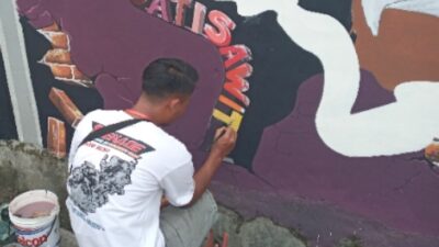 Ratusan Seniman Ikuti Festival Mural Tembok Bong Cina, Jatisawit, Brebes