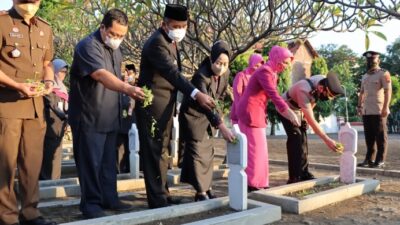 Polres Brebes Gelar Upacara Ziarah dan Tabur Bunga TMP Kusuma Tama