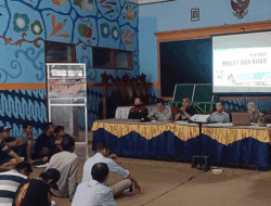 Polres Batu bersama Ikatan Dokter Hewan Bagikan Micro Enzim ke Peternak Sapi