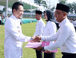 Wakil Bupati Hadiri dan Secara Simbolis Bagikan SK 891 Pegawai P3K Pemkab Lampura