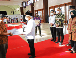 Wapres Tinjau Penyaluran Bansos di Kota Pahlawan, Surabaya