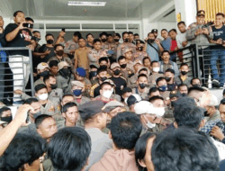 Terkait Penanganan Gempa, KMS Sulbar Gelar Unjuk Rasa di Kantor Bupati Mamuju