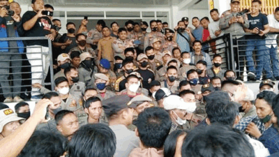 Terkait Penanganan Gempa, KMS Sulbar Gelar Unjuk Rasa di Kantor Bupati Mamuju