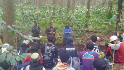 Praktik Kuliah Lapangan Fakultas Kehutanan UGM di KPH Bondowoso