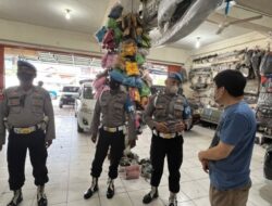 Cegah Penggunaan Lampu Strobo, Provos Polda Papua Sambangi Toko Variasi Mobil