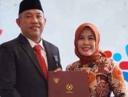 Presiden Jokowi Anugerahkan Satyalencana Wira Karya ke Bupati Tubaba