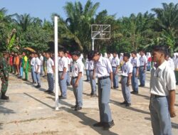 Babinsa Koramil 19/Idm Latih PBB Siswa SMAN 1 Indra Makmur, Aceh Timur