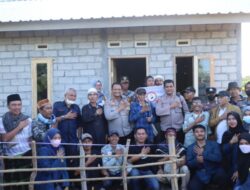 Kapolres Loteng bersama TAC Serahkan Bantuan Bedah Rumah di Pujut