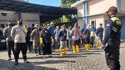 Tanpa Kenal Lelah, Tim Vaksinator Polres Batu Percepat Program Vaksinasi PMK
