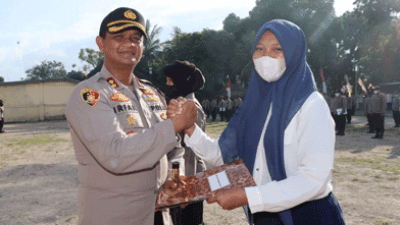 Seorang Gadis Warga Batujai Gagalkan Aksi Jambret HP, Kapolres Loteng Beri Penghargaan