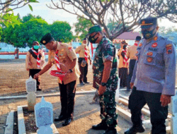 Hari Pramuka, Dandim 0713 Brebes Pimpin Ziarah Rombongan ke Makam Pahlawan