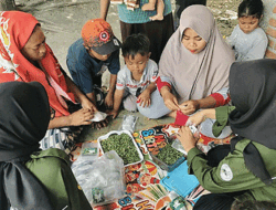 Kuliah Kerja Nyata, Mahasiswa Unram Gelar Pelatihan Daun Kelor Jadi Teh