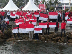 Pengibaran Bendera Merah Putih di Permukaan Laut Dihadiri Gubernur Sulbar dan Danrem 142/Tatag