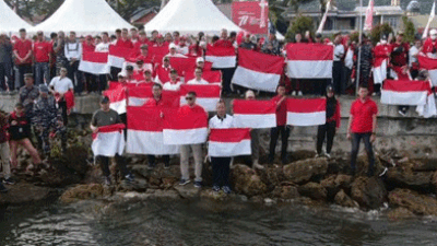 Pengibaran Bendera Merah Putih di Permukaan Laut Dihadiri Gubernur Sulbar dan Danrem 142/Tatag