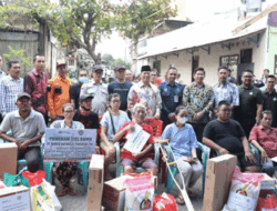 Penyintas Kebakaran di Baturaja Lama Terima Bantuan, Pj Bupati OKU Beri Semangat Agar Kuat dan Sabar