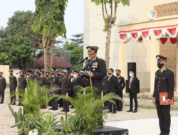 HUT ke 77 RI, Kapolres Loteng Beri Penghargaan Kepada Personel Berprestasi