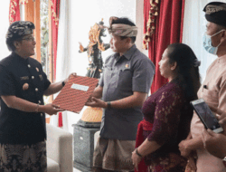 Bupati Badung Serahkan SK Dewan Pengawas Perumda Pasar Mangu Giri Sedana